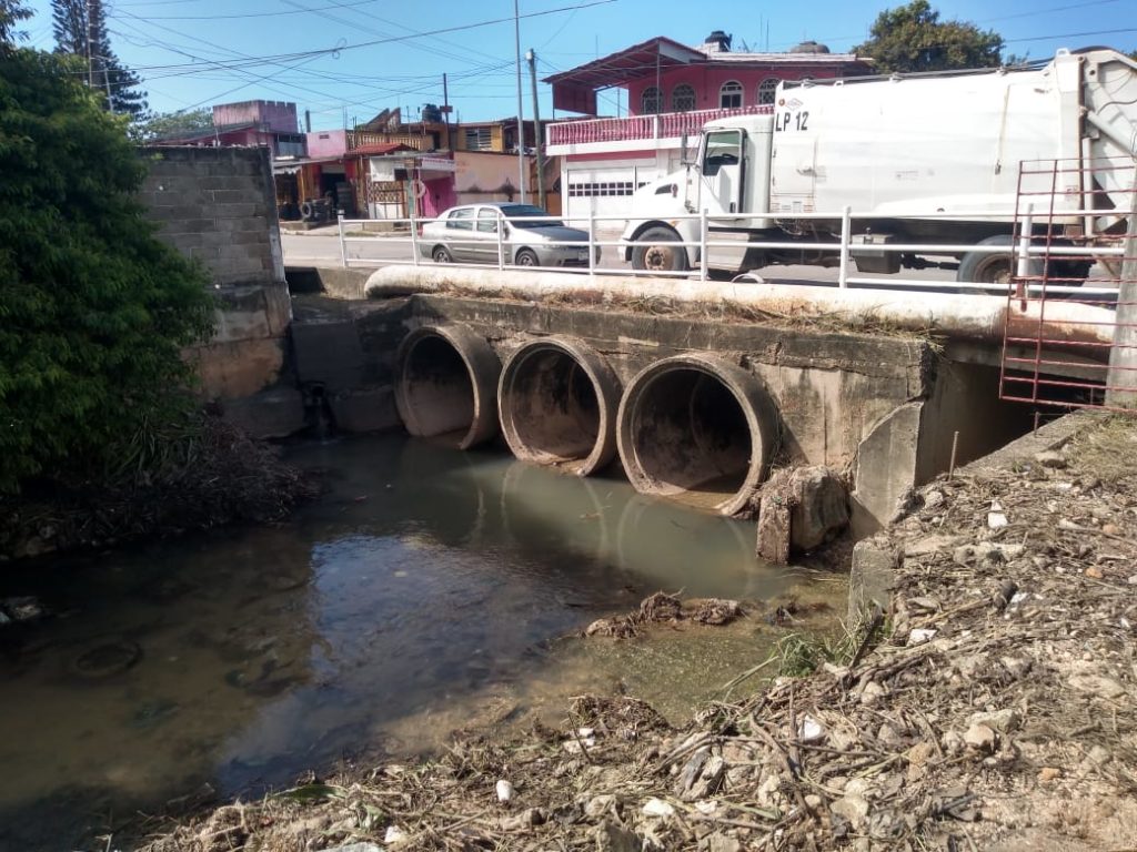 Desazolvados cuerpos de agua en Minatitlán para evitar